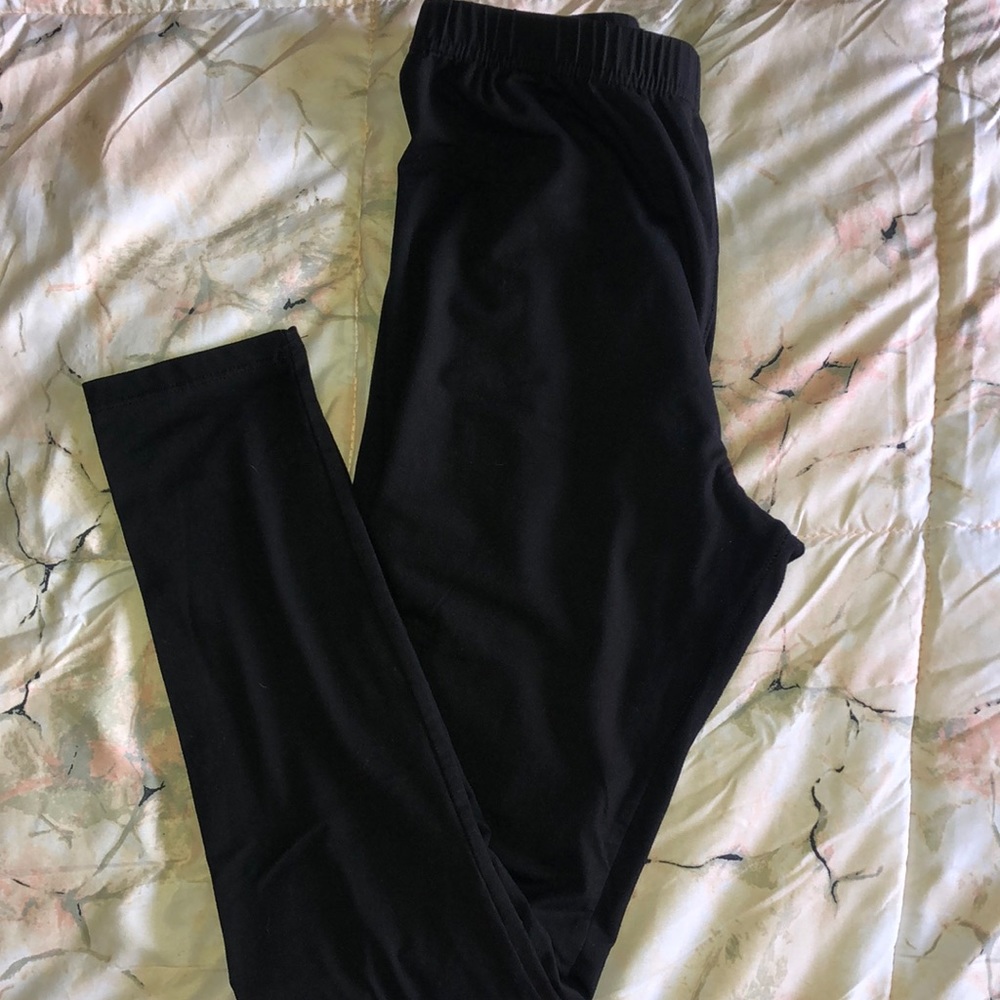 Fashion nova leggings size medium with a free tank